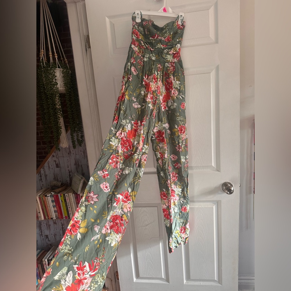 Floral jumpsuit never been worn